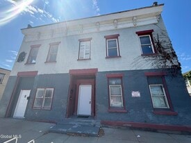 663 2nd Ave in Troy, NY - Building Photo