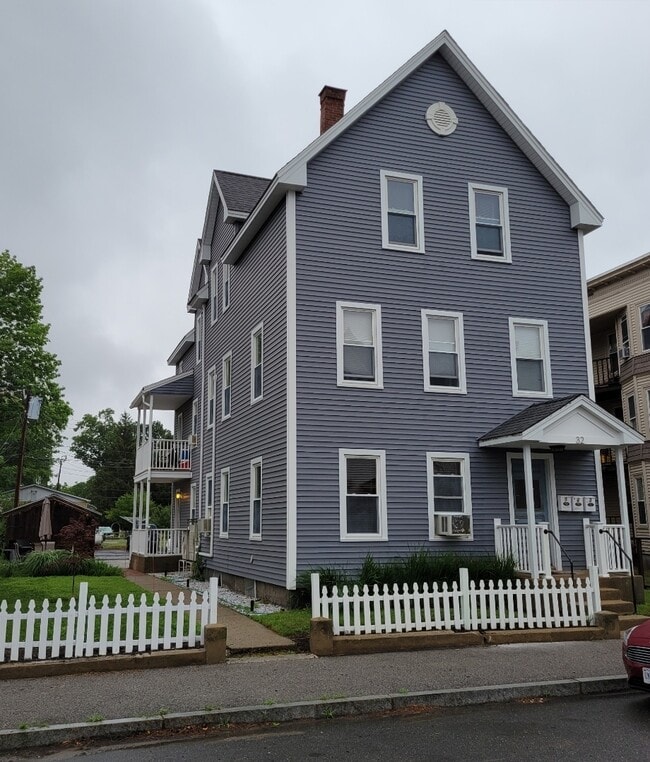 32 Hevey St, Unit 3 in Manchester, NH - Building Photo - Building Photo