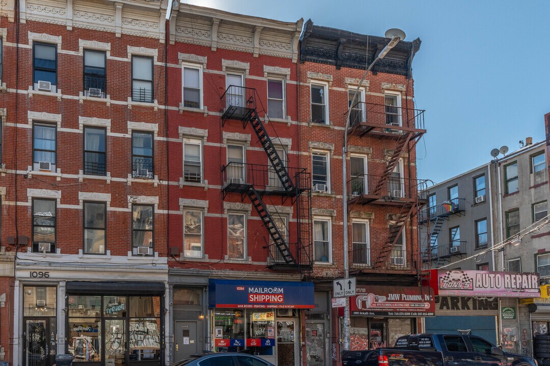 1094 DeKalb Ave in Brooklyn, NY - Building Photo