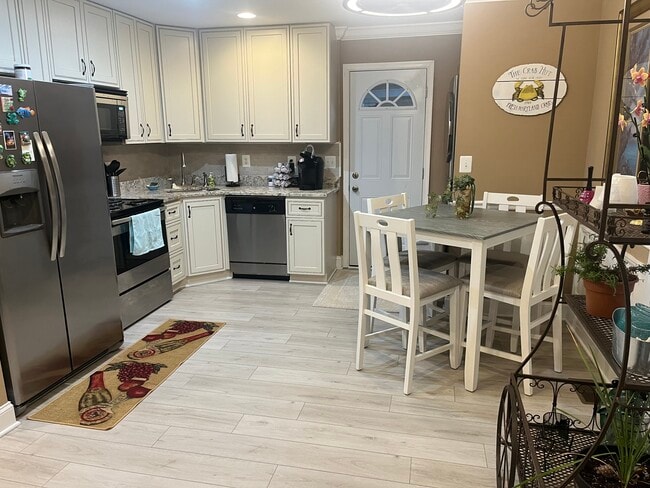 1300 Wilson Point Rd in Middle River, MD - Building Photo - Building Photo