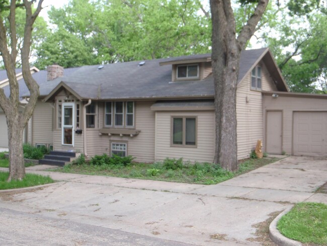 1016 W 27th St in Sioux Falls, SD - Building Photo - Building Photo