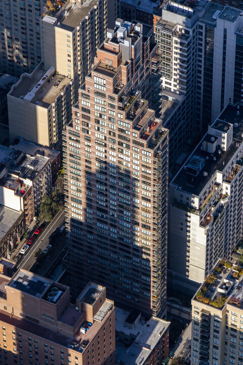 The Oxford on 72nd Street in New York, NY - Building Photo