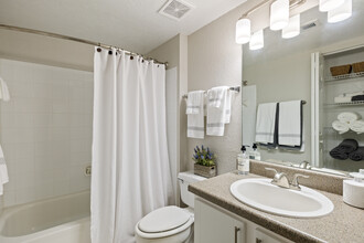 Jackson Square Apartments in Tallahassee, FL - Building Photo - Interior Photo