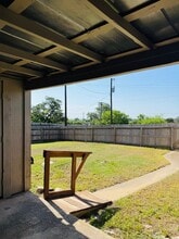 Country Hills in Kerrville, TX - Foto de edificio - Building Photo