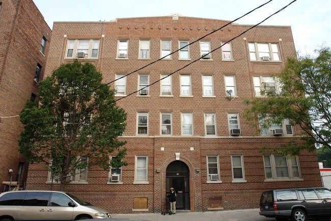 18 Coyle Pl in Yonkers, NY - Foto de edificio - Building Photo