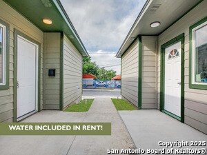 2910 S Laredo St in San Antonio, TX - Building Photo