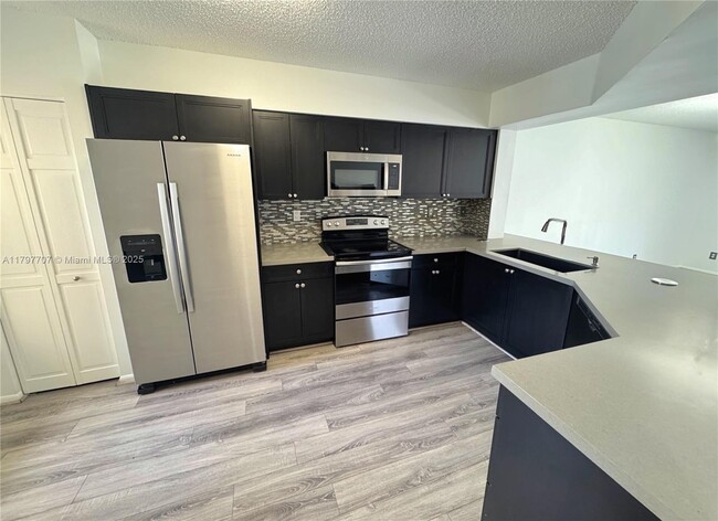 8135 Southgate Blvd in North Lauderdale, FL - Building Photo - Building Photo