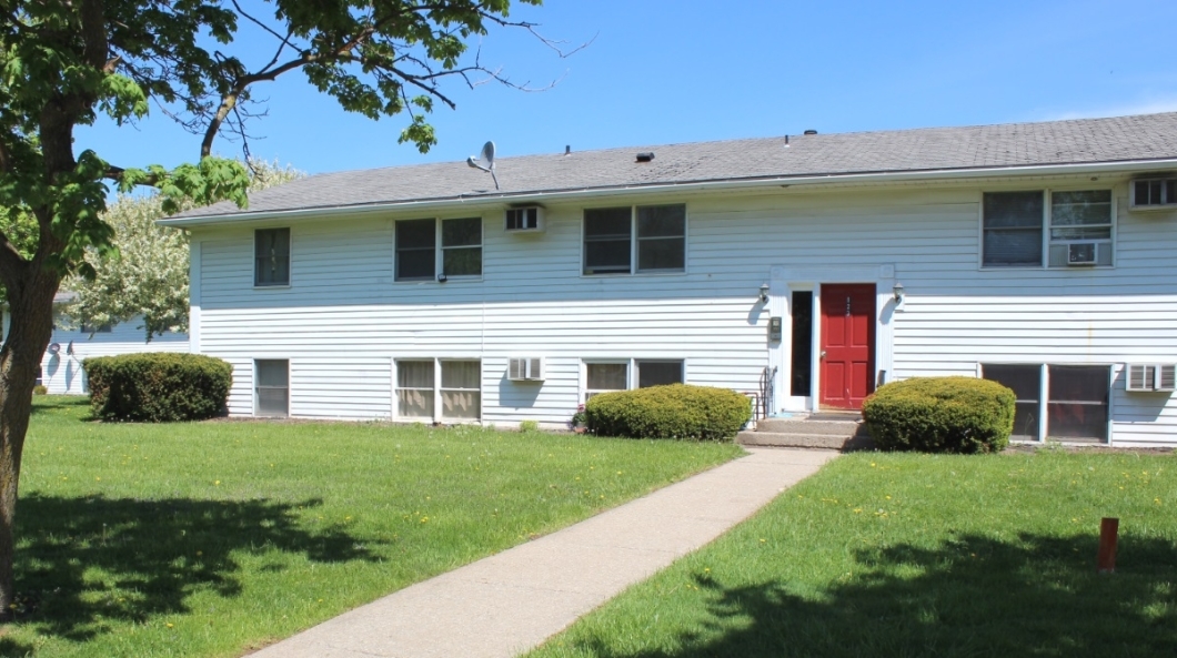 Willow Apartments in Lockport, NY - Building Photo