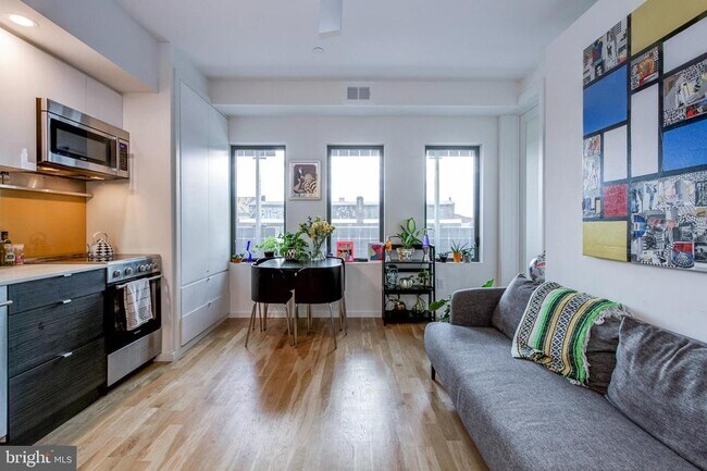 1942 N Front St in Philadelphia, PA - Foto de edificio - Building Photo