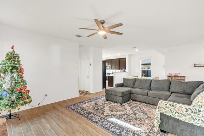 308 Singing Dove Wy in Liberty Hill, TX - Building Photo - Building Photo