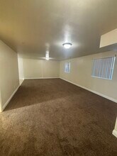 155 W 77th St in Los Angeles, CA - Foto de edificio - Building Photo