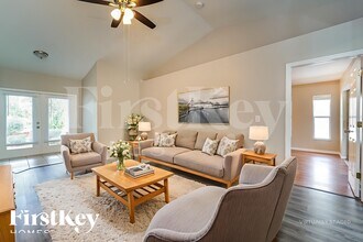 1570 Waldorf Dr in North Port, FL - Foto de edificio - Building Photo