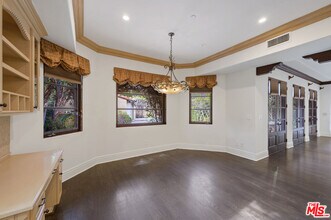 305 N Palm Dr in Beverly Hills, CA - Building Photo - Building Photo