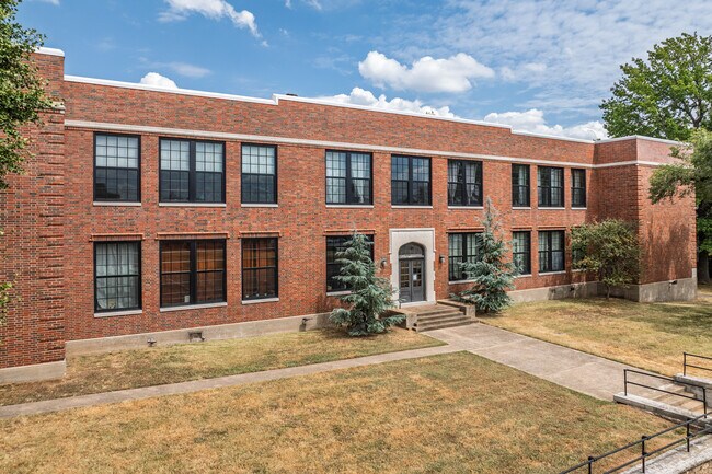 Bailey School Lofts in Springfield, MO - Building Photo - Building Photo