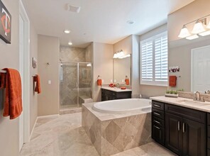 13821 Eaton Hollow Ave in Moorpark, CA - Building Photo - Building Photo