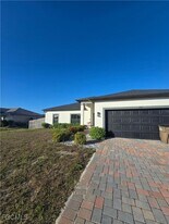 1504 NW 36th Pl in Cape Coral, FL - Building Photo