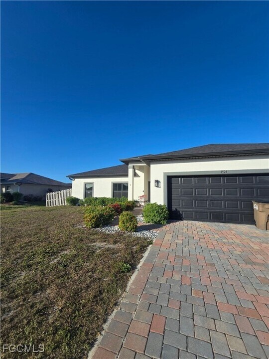 1504 NW 36th Pl in Cape Coral, FL - Building Photo