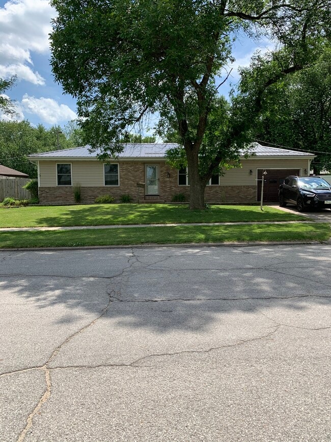 property at 2125 Hollywood Blvd