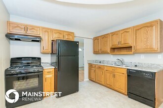 702 Lynn Haven Ln in Hazelwood, MO - Building Photo - Building Photo
