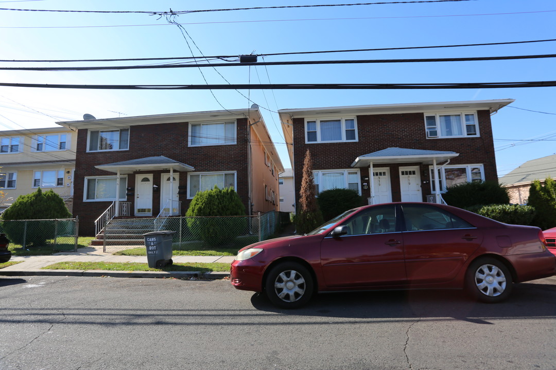 915-919 Chandler Ave in Linden, NJ - Building Photo