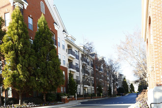 Madison Square at Dunwoody in Atlanta, GA - Building Photo - Building Photo