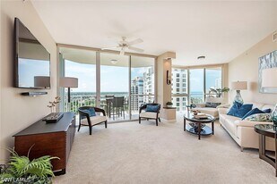 4255 Gulf Shore Blvd N in Naples, FL - Building Photo