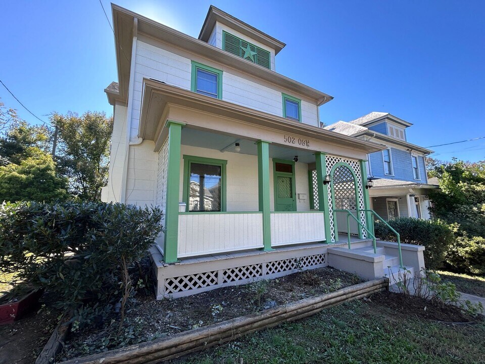 502 Janette Ave SW in Roanoke, VA - Building Photo