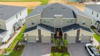1039 Splash Shot Pl, Unit 1039 in Davenport, FL - Building Photo