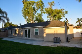 2135 President Pl in Costa Mesa, CA - Building Photo - Building Photo