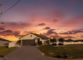 1923 NW 10th Ave in Cape Coral, FL - Building Photo