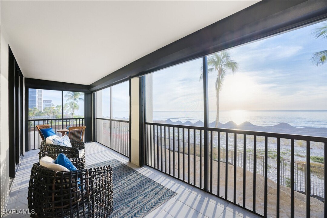 9715 Gulf Shore Dr in Naples, FL - Foto de edificio