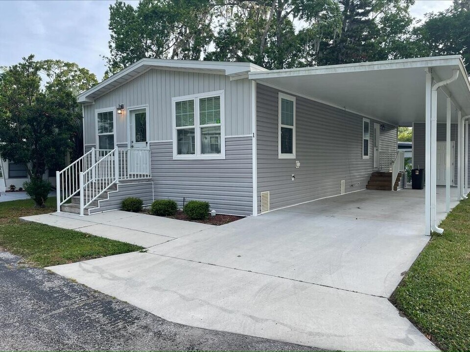 1 Red Coach Ct in Daytona Beach, FL - Building Photo