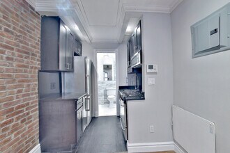 345 W 53rd St in New York, NY - Building Photo - Building Photo