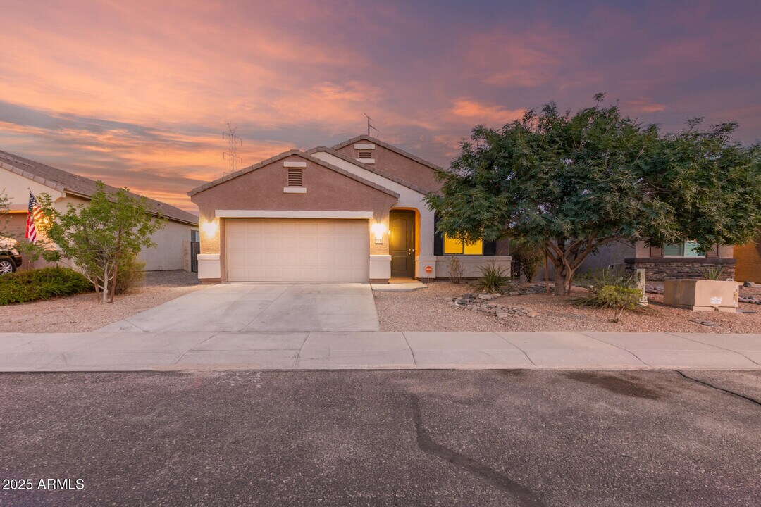 23759 W Magnolia Dr in Buckeye, AZ - Building Photo