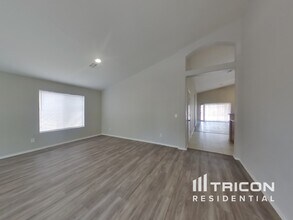 7928 W Gibson Ln in Phoenix, AZ - Building Photo - Building Photo