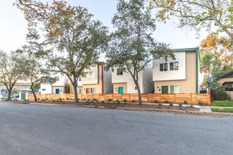 3131 W St in Sacramento, CA - Building Photo - Building Photo