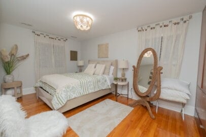 property at 944 Lakeview Dr