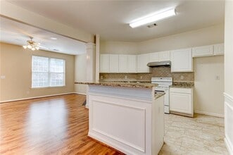 4028 Oak Glenn Dr in Duluth, GA - Building Photo - Building Photo