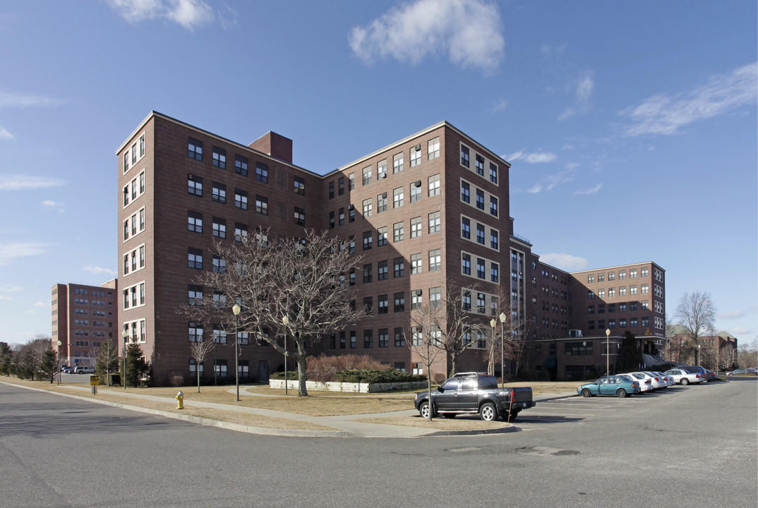 COURT PLAZA SENIOR APARTMENTS in Central Islip, NY - Building Photo