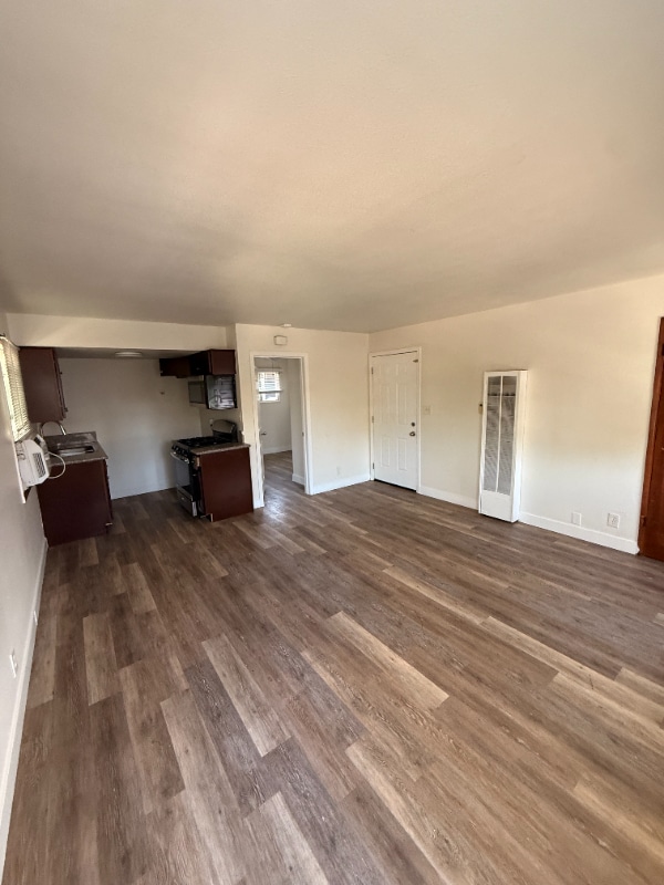 1308 N Sycamore St in Santa Ana, CA - Foto de edificio - Building Photo