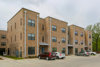 Opus 2430 in Waco, TX - Foto de edificio - Building Photo