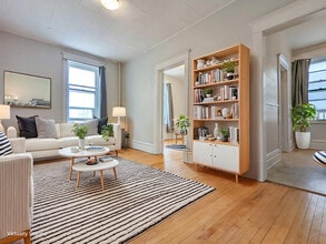 Moxam Court Apartments in Winnipeg, MB - Building Photo - Building Photo