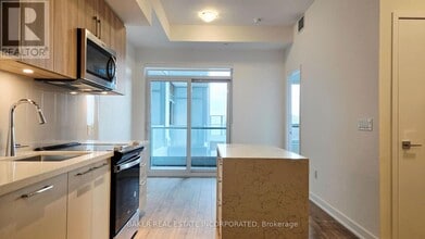 500 Plains Rd E in Burlington, ON - Building Photo - Building Photo