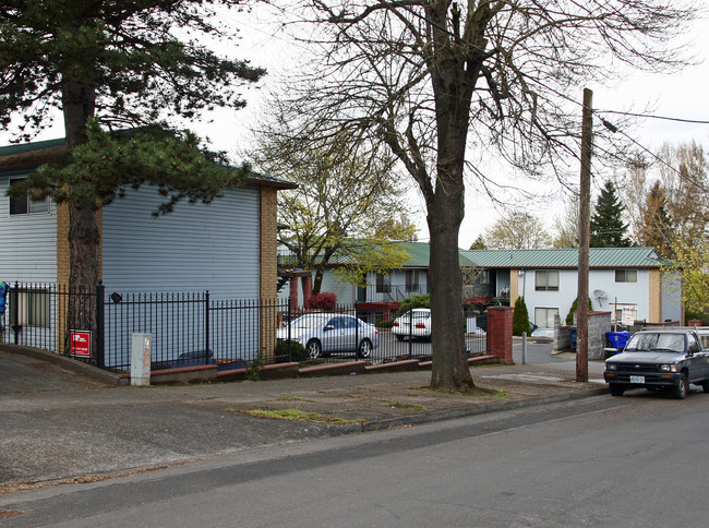 2703 SE 51st Ave in Portland, OR - Building Photo - Building Photo