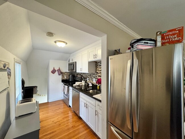 25 4th St, Unit 2 in Medford, MA - Foto de edificio - Building Photo