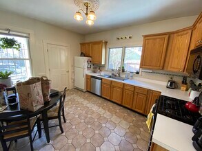176 Elm St in North Cambridge, MA - Building Photo - Building Photo