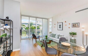 2100 Park Ave in Miami Beach, FL - Building Photo - Building Photo