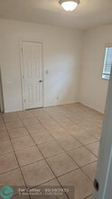 7861 SW 10th St-Unit -B in North Lauderdale, FL - Building Photo - Building Photo