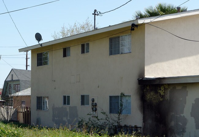 657 N Crescent Ave in San Bernardino, CA - Building Photo - Building Photo