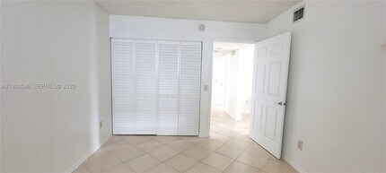150 NW 96th Ave in Pembroke Pines, FL - Building Photo - Building Photo